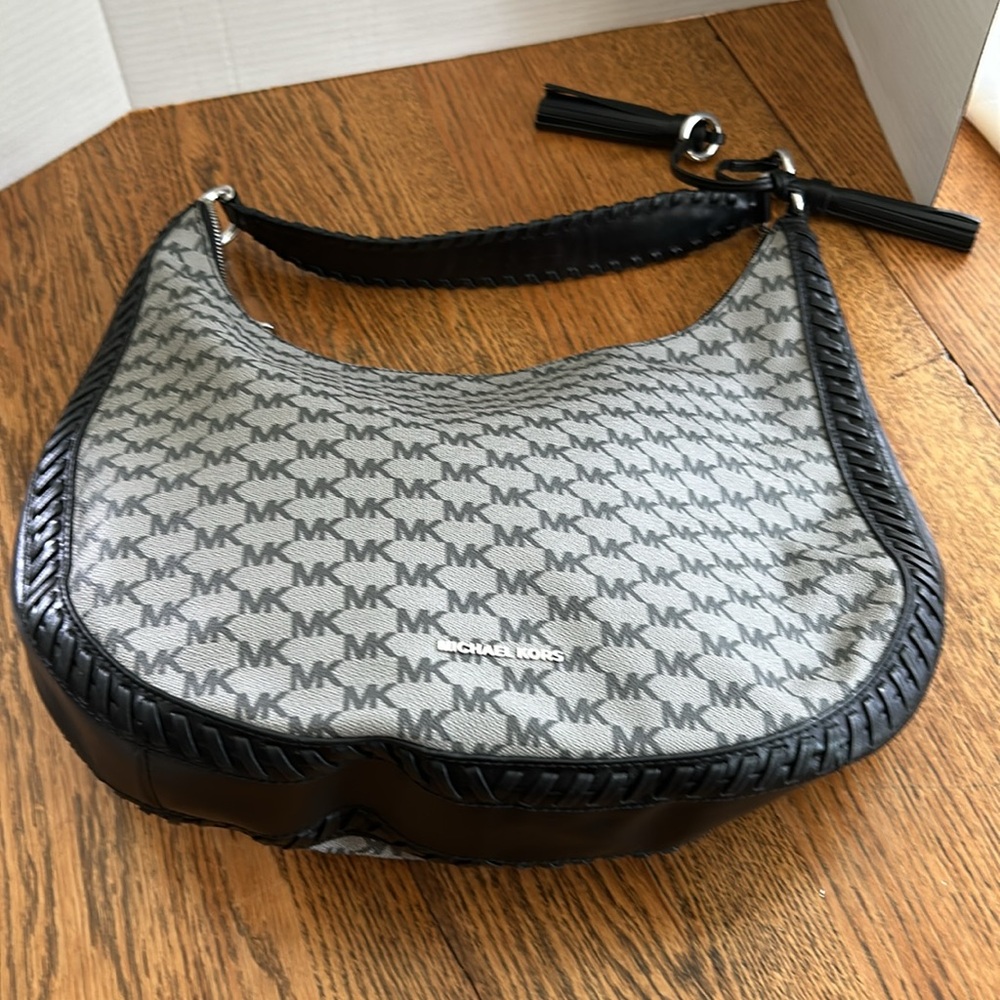 Michael  kors Lauryn  Black and Gray Hobo Bag with Monogram Print leather trim - Picture 6 of 12